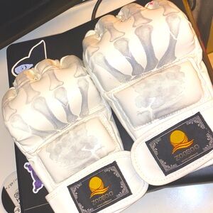 White skelington print boxing gloves, medium-large